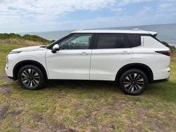 2025 Mitsubishi Outlander LS