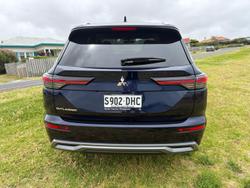 2025 Mitsubishi Outlander LS