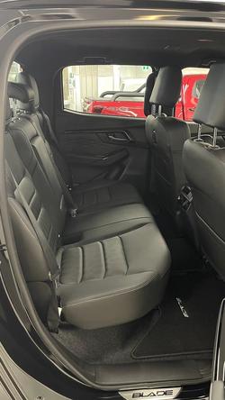 2025 Isuzu D-MAX BLADE