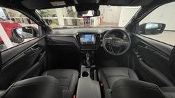 2025 Isuzu D-MAX BLADE