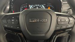 2025 Isuzu D-MAX BLADE