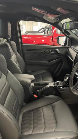 2025 Isuzu D-MAX BLADE