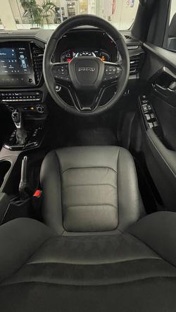 2025 Isuzu D-MAX BLADE