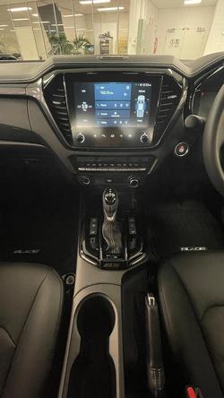 2025 Isuzu D-MAX BLADE