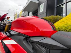 2023 DUCATI PANIGALE V2 BAYLISS 20TH ANNIV RED/WHITE