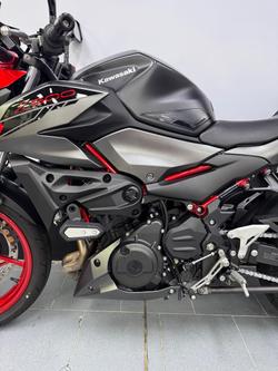 2025 Kawasaki Z500 SE Z Red