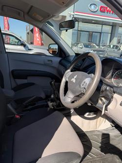 2015 Mitsubishi Triton GLX