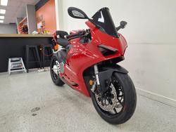 2025 DUCATI PANIGALE V2 Red