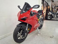 2025 DUCATI PANIGALE V2 Red