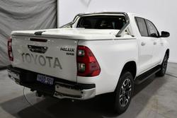 2022 Toyota Hilux SR5