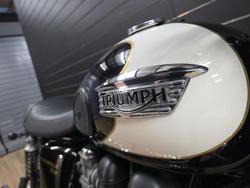 2010 TRIUMPH BONNEVILLE T100 White