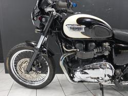 2010 TRIUMPH BONNEVILLE T100 White
