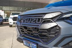 2025 Isuzu D-MAX BLADE
