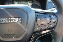 2025 Isuzu D-MAX BLADE