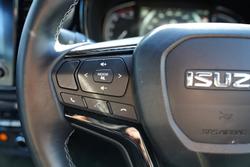 2025 Isuzu D-MAX BLADE