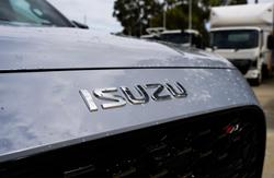 2025 Isuzu MU-X X-TERRAIN
