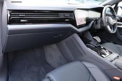 2025 Volkswagen Touareg R
