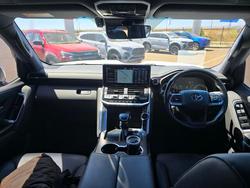 2021 Toyota LANDCRUISER LC300 3.3L V6 DSL VX 7 Seats Glacier White