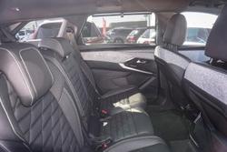 2025 Peugeot 5008 GT Premium Hybrid