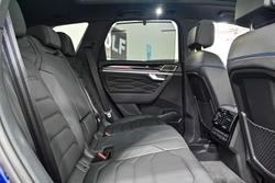 2025 Volkswagen Touareg R