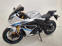 2025 Suzuki GSX-R1000R red