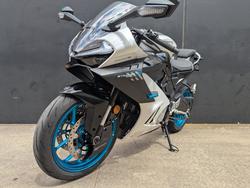 2025 CFMOTO 2025 CF MOTO 675CC 675SR-R ABS Glacier White