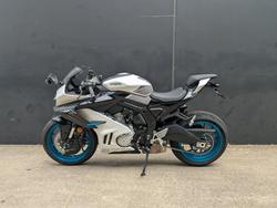 2025 CFMOTO 2025 CF MOTO 675CC 675SR-R ABS Glacier White