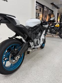 2025 CFMOTO 2025 CF Moto 675CC 675SR-R ABS Road NEBULA WHITE