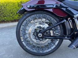 2018 HARLEY-DAVIDSON FXBR BREAKOUT Red