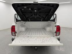 2018 Toyota Hilux Workmate TGN121R 4x2 Glacier White