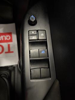 2018 Toyota Hilux Workmate TGN121R 4x2 Glacier White