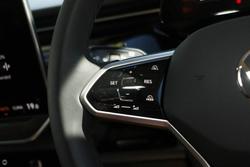 2025 Volkswagen ID. Buzz Pro BEV560