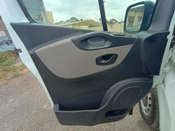 2015 Renault Trafic 66KW X82 Glacier White