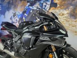 2025 Yamaha YZF-R1 BLACK