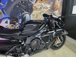 2025 Yamaha YZF-R1 BLACK