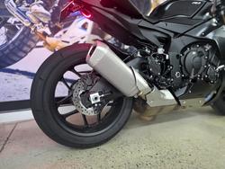 2025 Yamaha YZF-R1 BLACK