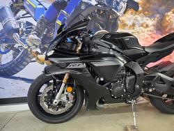 2025 Yamaha YZF-R1 BLACK