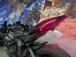2025 Yamaha YZF-R1 BLACK