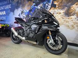 2025 Yamaha YZF-R1 BLACK