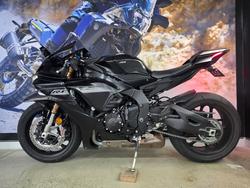 2025 Yamaha YZF-R1 BLACK