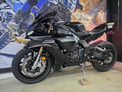 2025 Yamaha YZF-R1 BLACK
