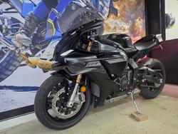 2025 Yamaha YZF-R1 BLACK