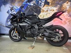 2025 Yamaha YZF-R1 BLACK