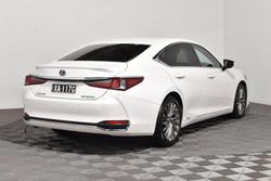 2019 Lexus ES 300h Luxury