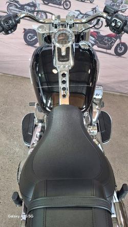 2025 Harley-davidson FLFB FAT BOY (117) Vivid Black