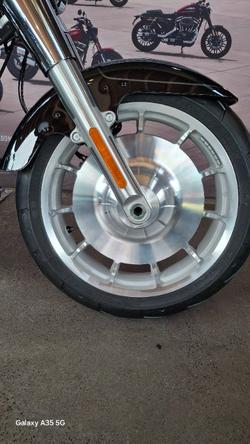 2025 Harley-davidson FLFB FAT BOY (117) Vivid Black