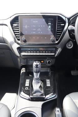 2025 Isuzu D-MAX BLADE