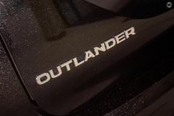 2025 Mitsubishi Outlander PHEV Exceed