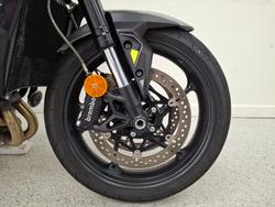 2024 Triumph STREET TRIPLE R SILVER ICE