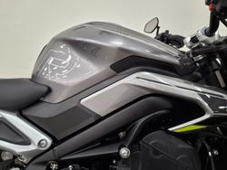 2024 Triumph STREET TRIPLE R SILVER ICE